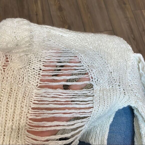BP White Distressed Sweater Medium - Picture 3 of 9